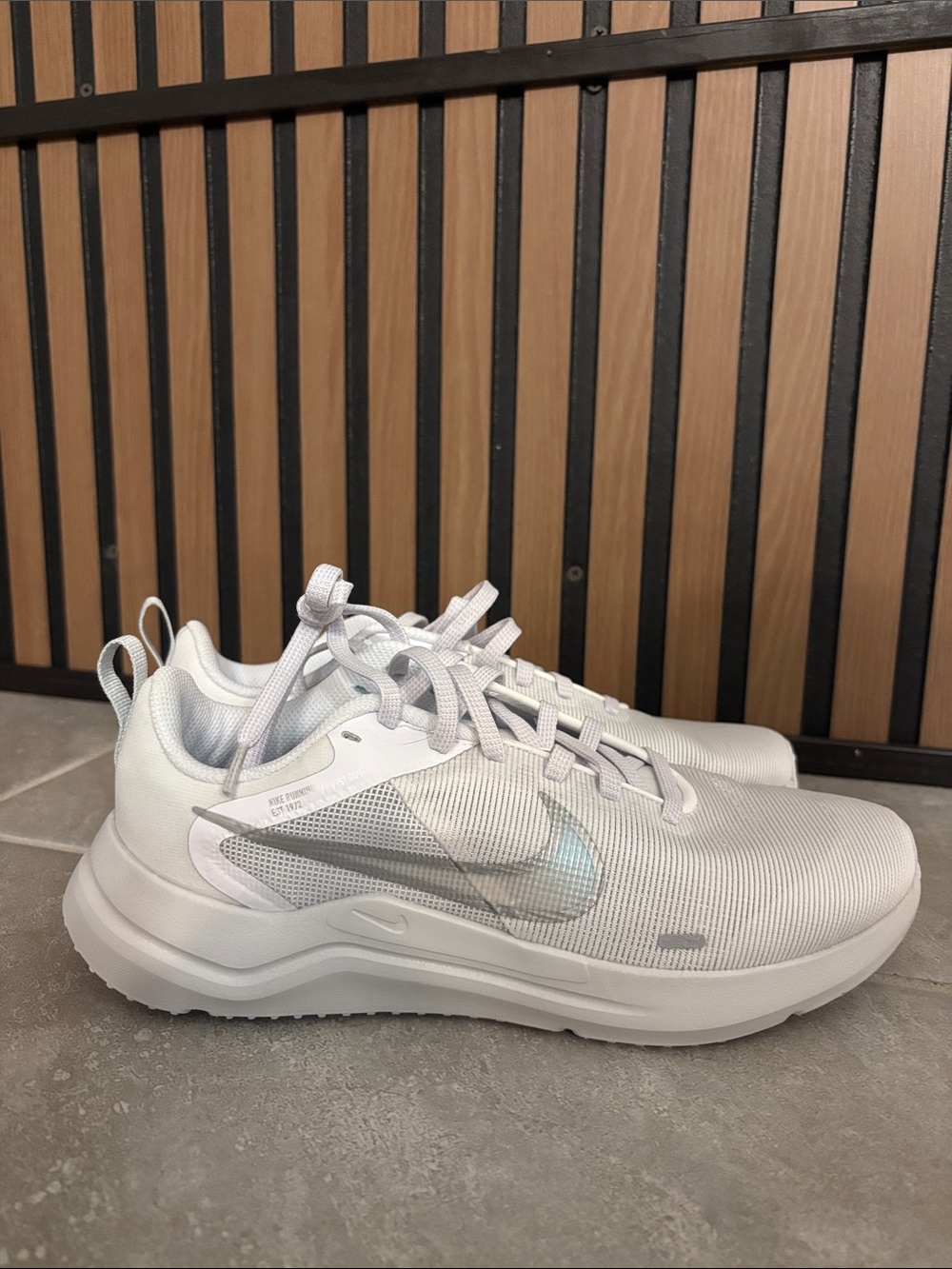 Nike Women’s White Sneakers with Iridescent Swoosh 8.5